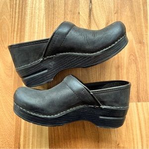 Dansko black professional leather stapled clogs women’s size 36